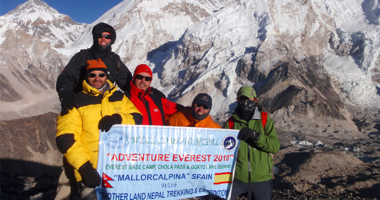 Everest trekking